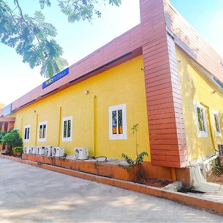 Fabexpress Airport Stay Inn - Nr Hyderabad International Airport, Shamshabad Buitenkant foto