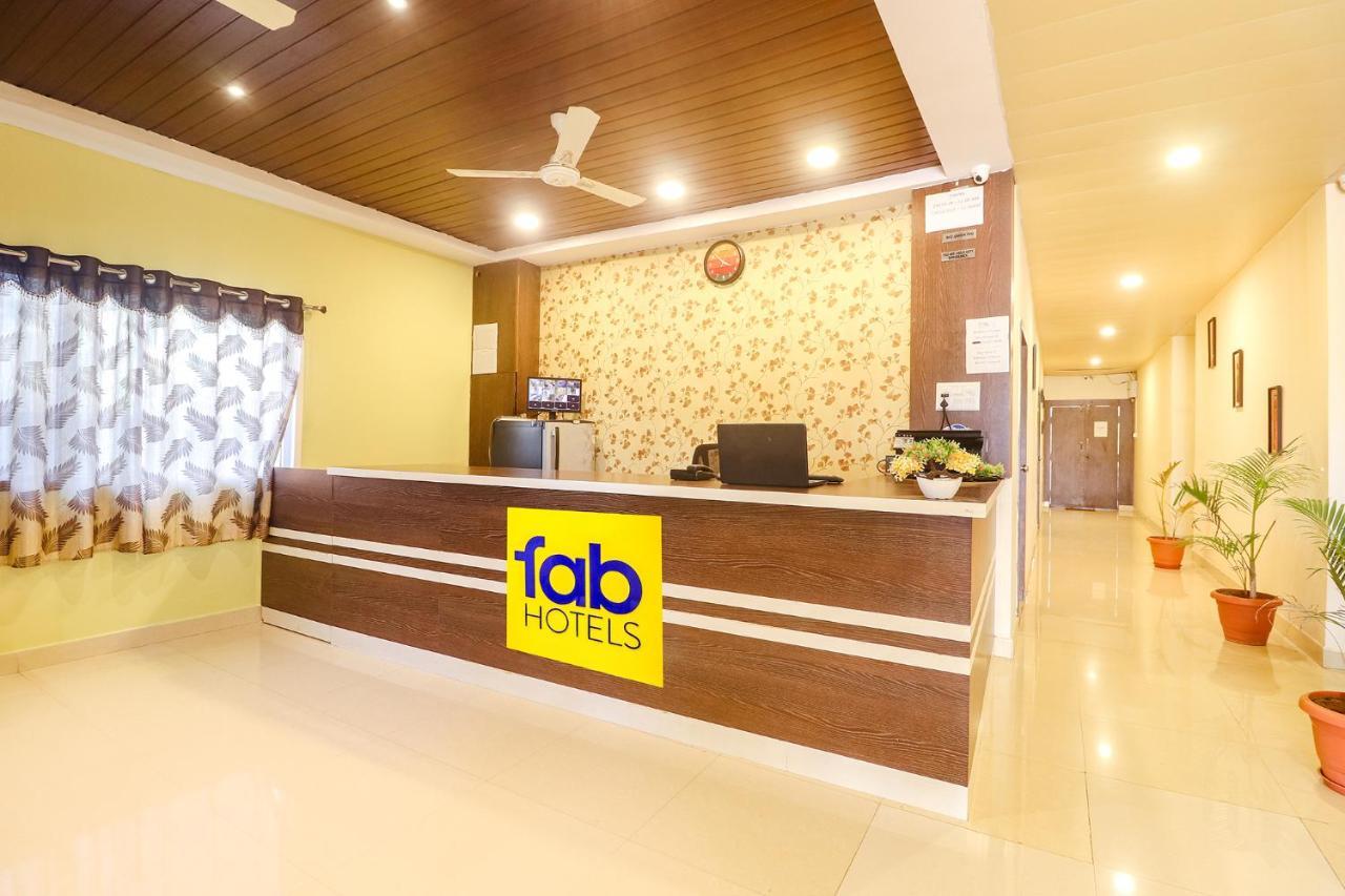 Fabexpress Airport Stay Inn - Nr Hyderabad International Airport, Shamshabad Buitenkant foto