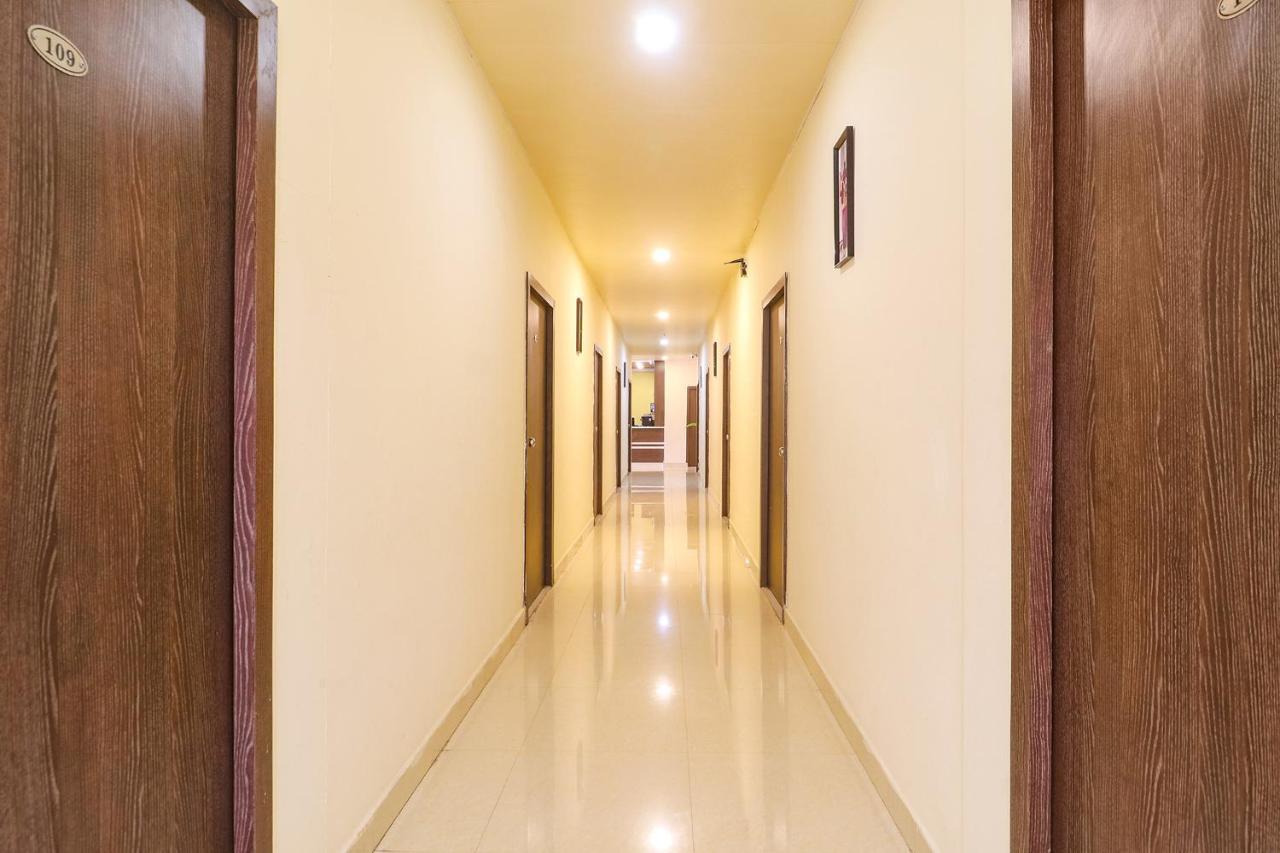 Fabexpress Airport Stay Inn - Nr Hyderabad International Airport, Shamshabad Buitenkant foto