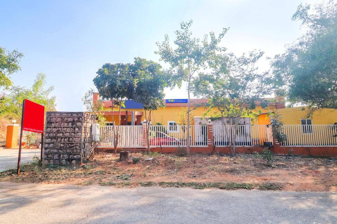 Fabexpress Airport Stay Inn - Nr Hyderabad International Airport, Shamshabad Buitenkant foto